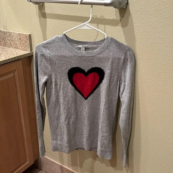 Halogen woman's grey sweatshirt with a red heart - Picture 1 of 9